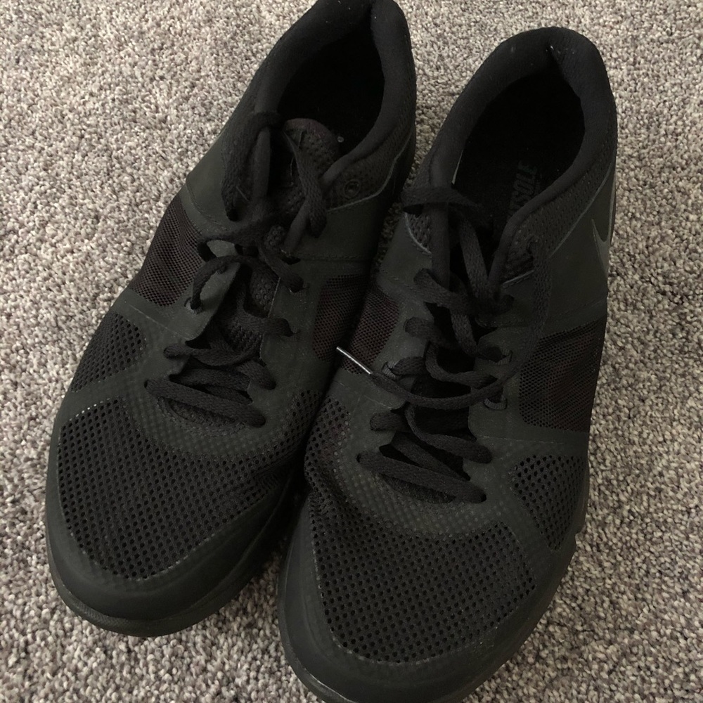 Mens Black Nike Tennis Shoes